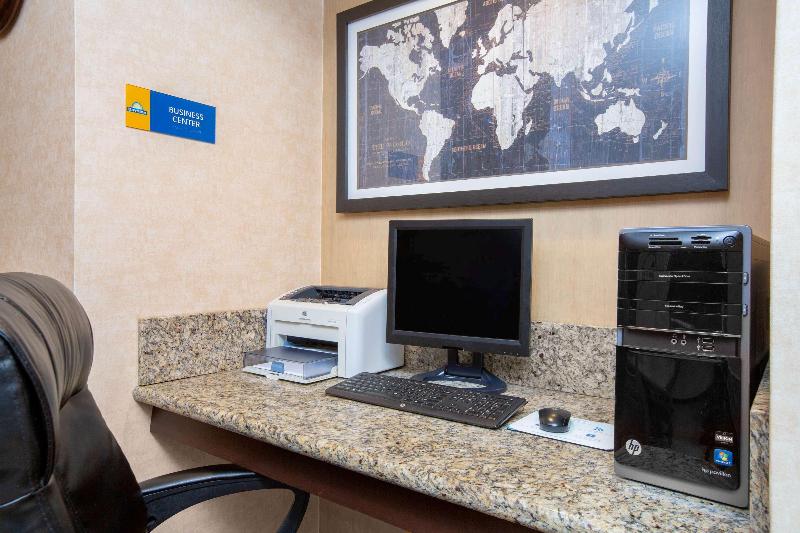 هتل Days Inn By Wyndham Woodland