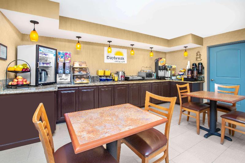 هتل Days Inn By Wyndham Woodland