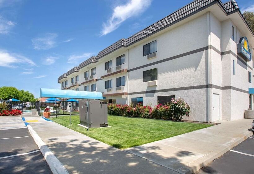 هتل Days Inn By Wyndham Woodland