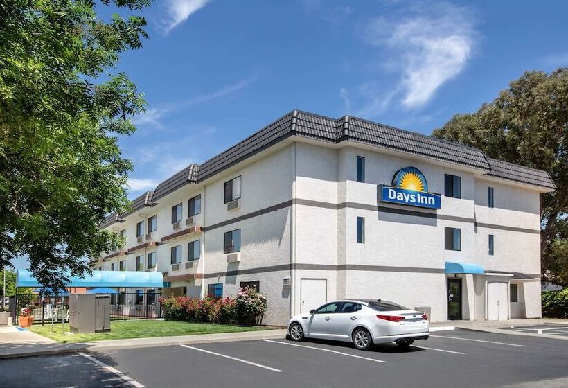 هتل Days Inn By Wyndham Woodland