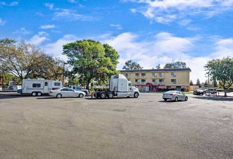 هتل Days Inn By Wyndham Woodland