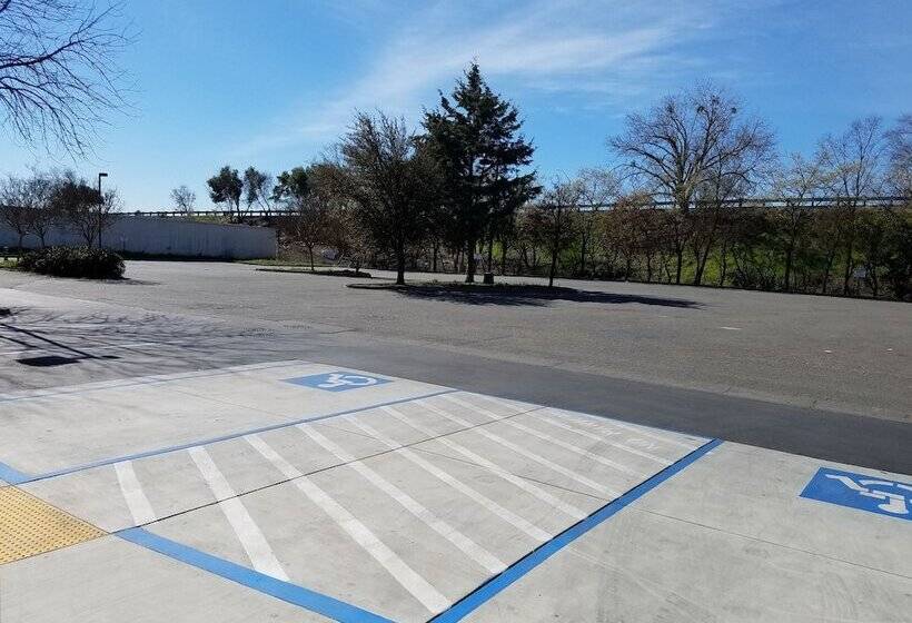 هتل Days Inn By Wyndham Woodland