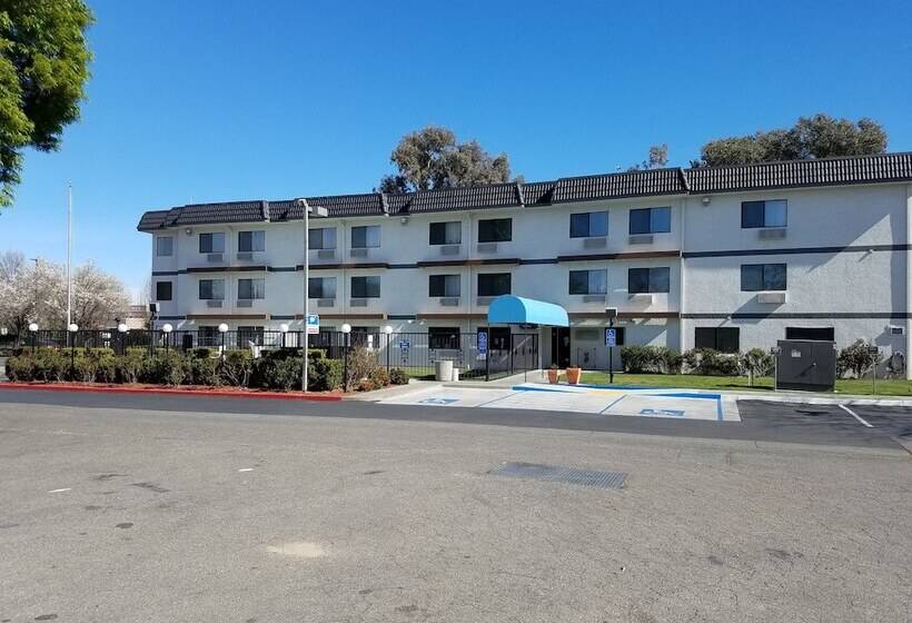هتل Days Inn By Wyndham Woodland