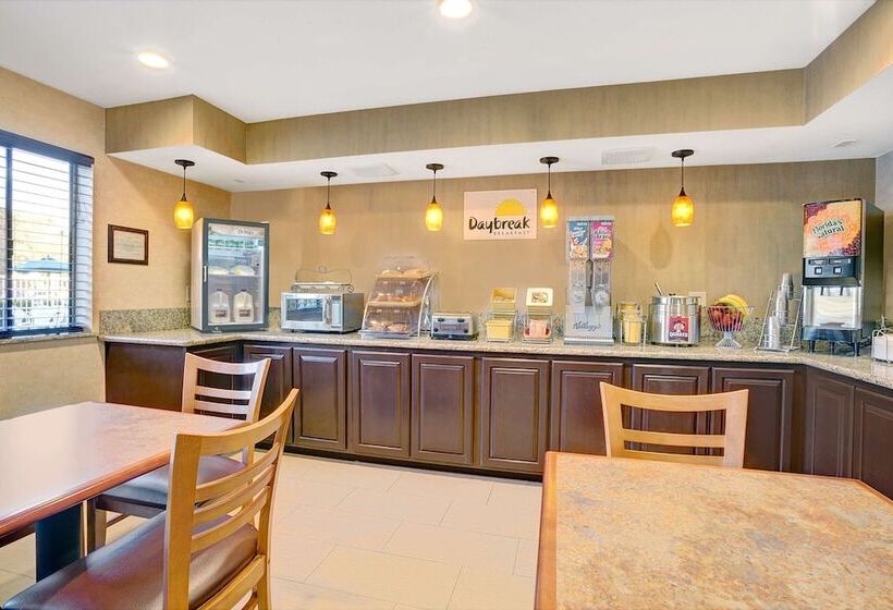 هتل Days Inn By Wyndham Woodland