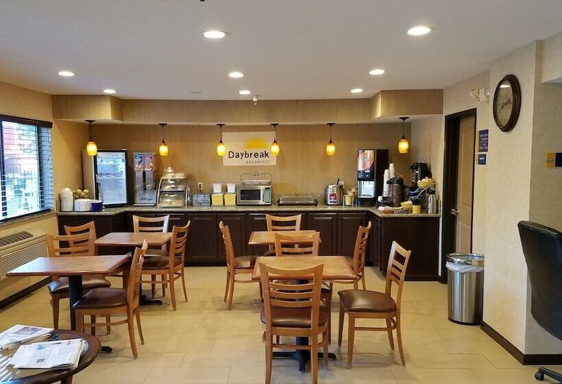 هتل Days Inn By Wyndham Woodland