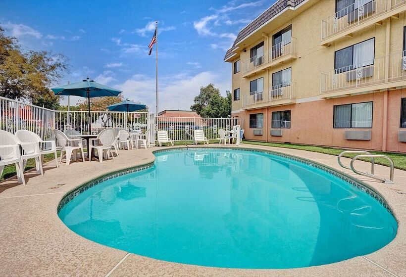 هتل Days Inn By Wyndham Woodland