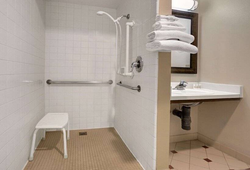 هتل Days Inn By Wyndham Woodland