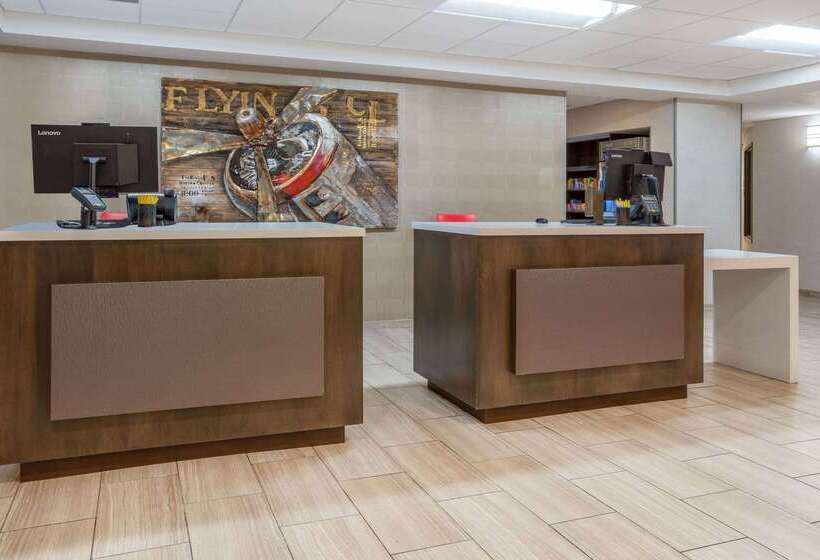 هتل Days Inn & Suites By Wyndham Denver International Airport