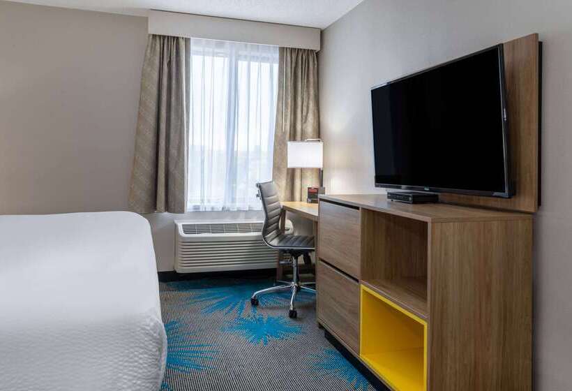 هتل Days Inn & Suites By Wyndham Denver International Airport