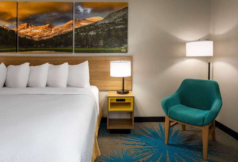 هتل Days Inn & Suites By Wyndham Denver International Airport