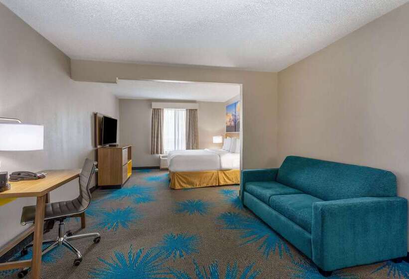 هتل Days Inn & Suites By Wyndham Denver International Airport