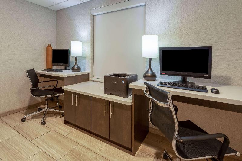 هتل Days Inn & Suites By Wyndham Denver International Airport