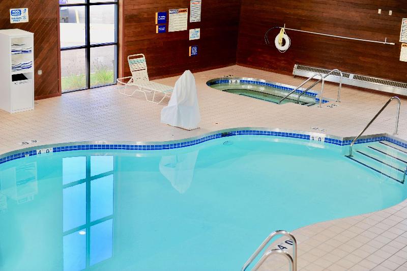 هتل Days Inn & Suites By Wyndham Wausau