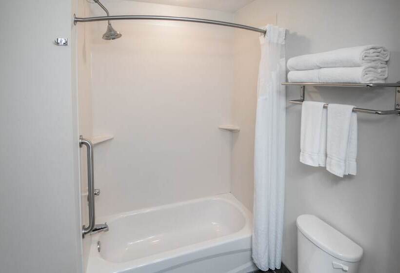 בית מלון כפרי Holiday Inn Express Cleveland Airport   Brook Park, An Ihg