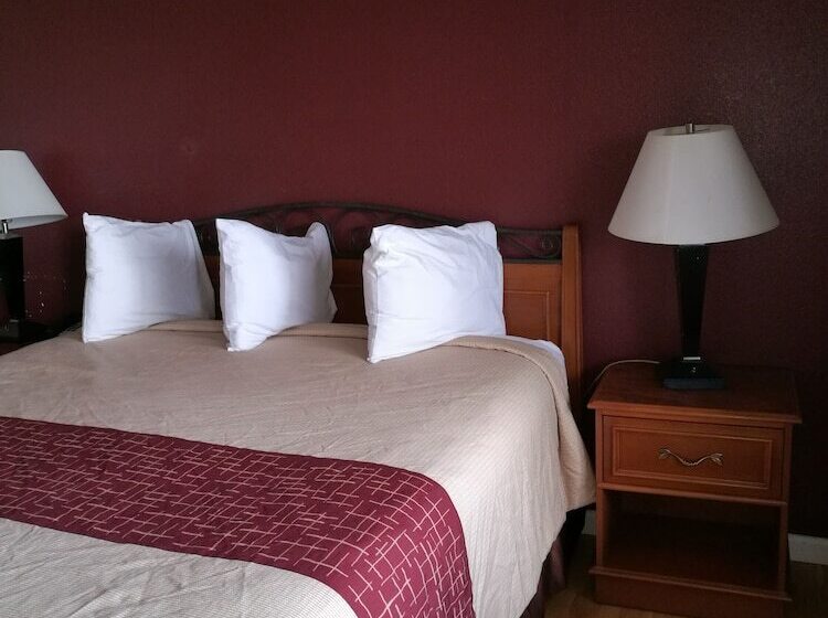 Отель La Plaza Inn Los Banos