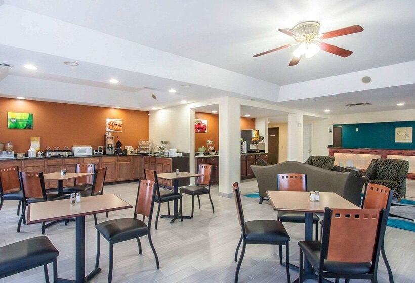 בית מלון כפרי Econo Lodge Inn & Suites