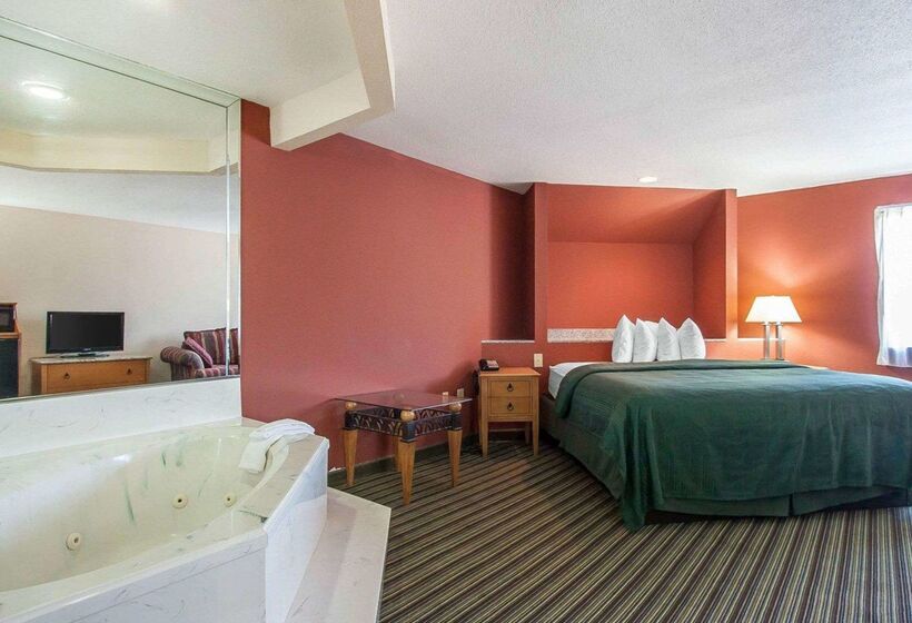 בית מלון כפרי Econo Lodge Inn & Suites