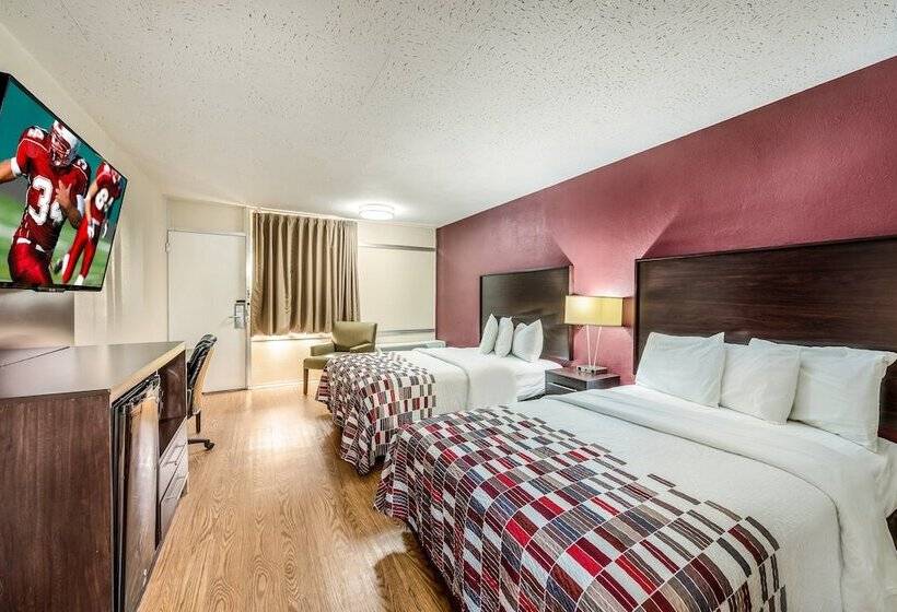 Отель Red Roof Inn & Suites Wapakoneta