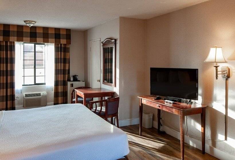 هتل Studio City Court Yard