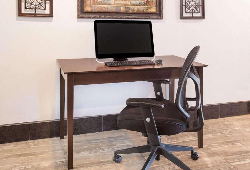 Отель Super 8 By Wyndham Grand Prairie North