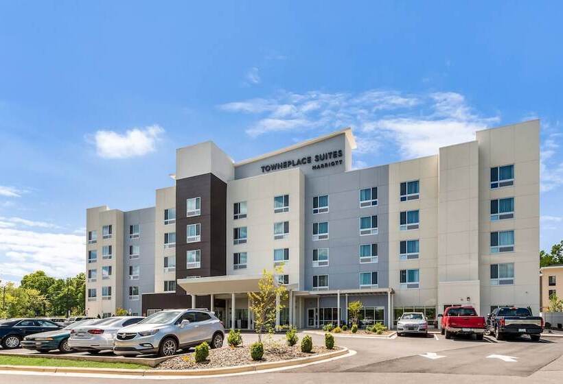 Hotelli Towneplace Suites By Marriott Greensboro Coliseum Area