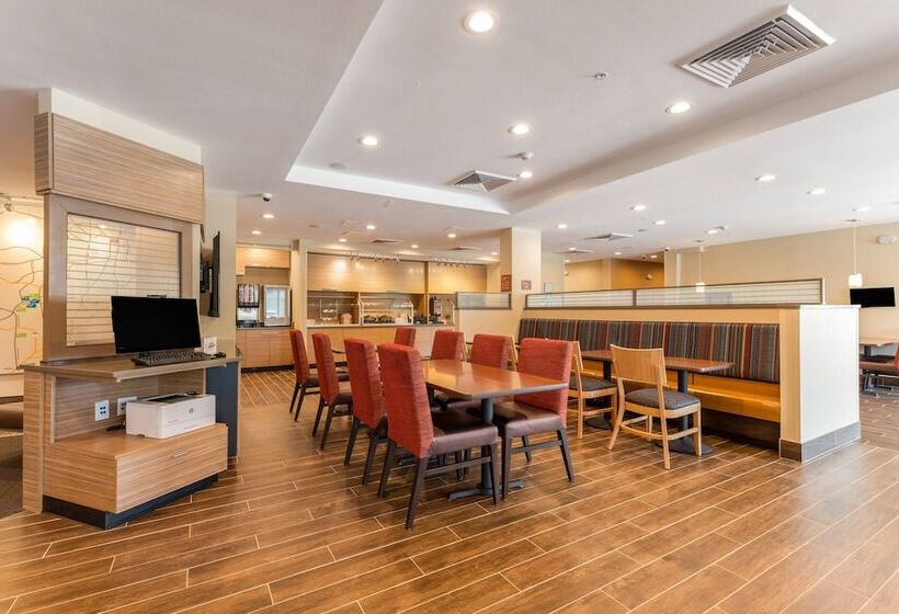 هتل Towneplace Suites By Marriott Greensboro Coliseum Area