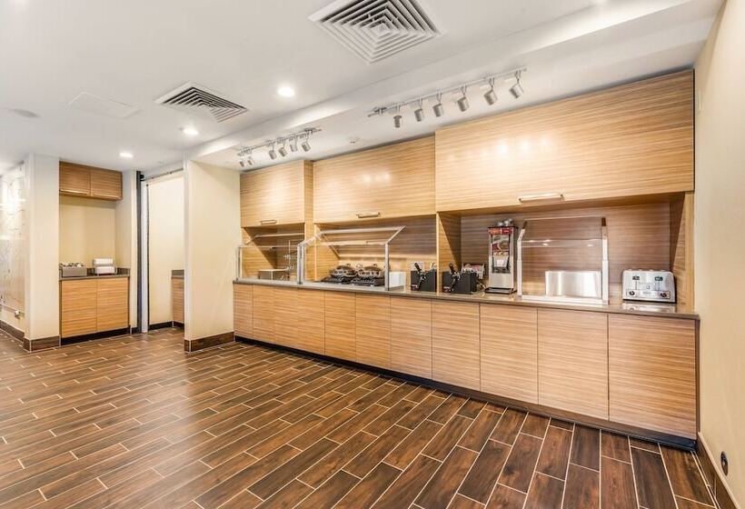 هتل Towneplace Suites By Marriott Greensboro Coliseum Area