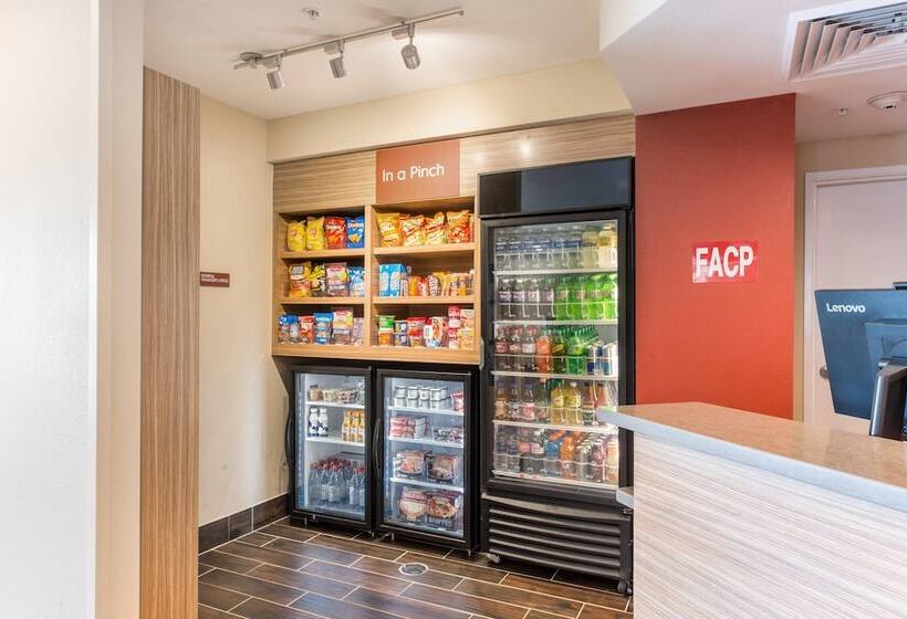 هتل Towneplace Suites By Marriott Greensboro Coliseum Area