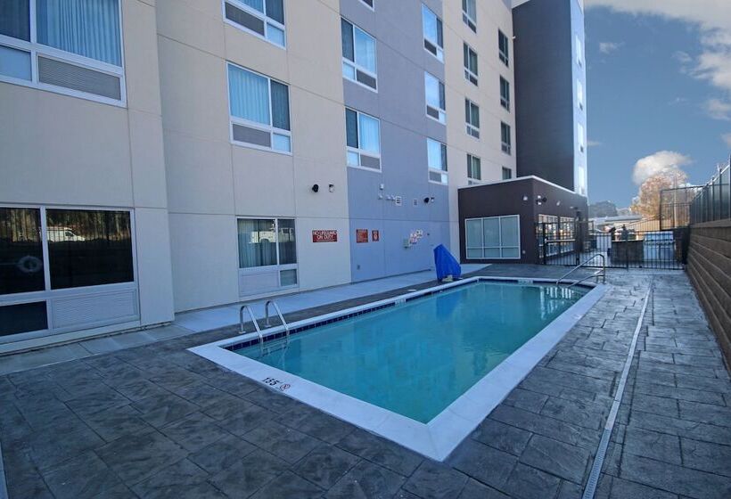 هتل Towneplace Suites By Marriott Greensboro Coliseum Area