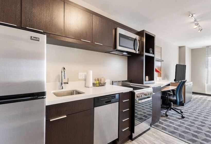 هتل Towneplace Suites By Marriott Greensboro Coliseum Area