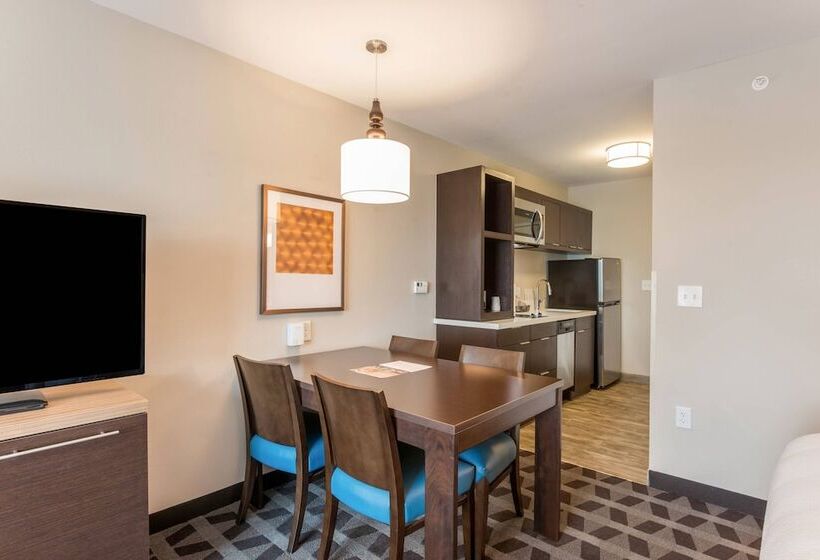 هتل Towneplace Suites By Marriott Greensboro Coliseum Area