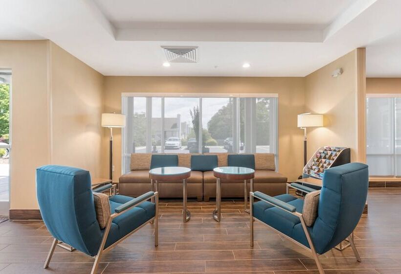 هتل Towneplace Suites By Marriott Greensboro Coliseum Area