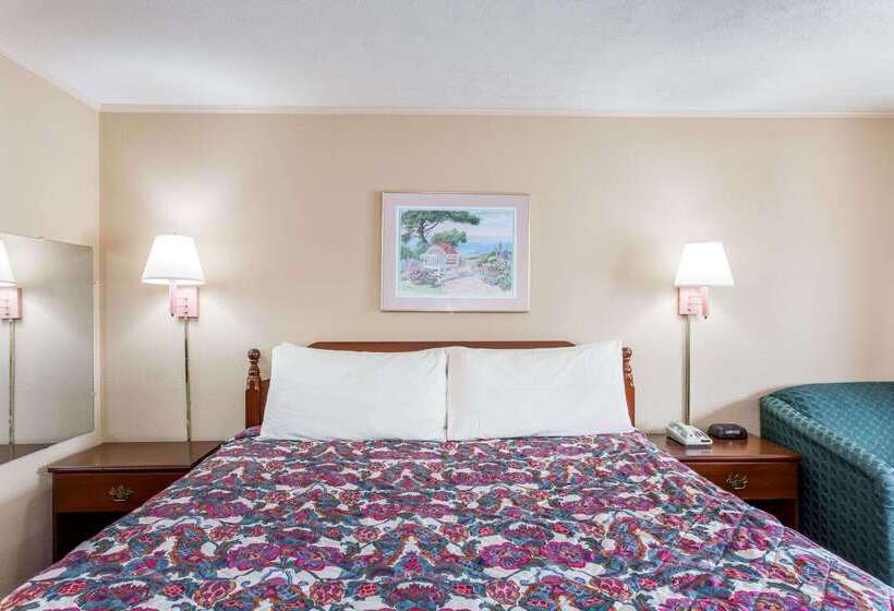 Отель Travelodge By Wyndham Ridgeway Martinsville Area