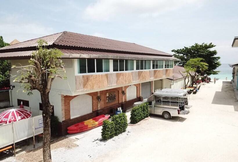 Walking Street Hostel