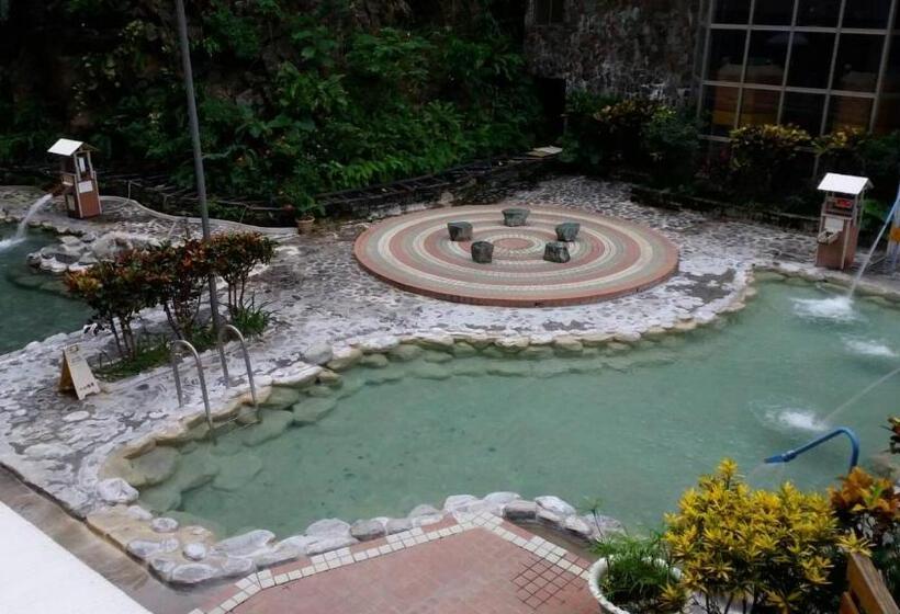 پانسیون Lei Zhiben Hot Spring