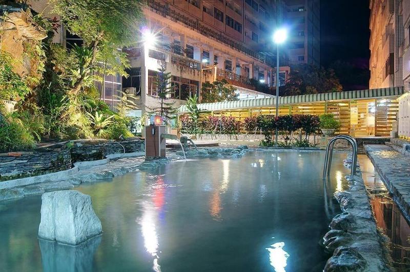 پانسیون Lei Zhiben Hot Spring