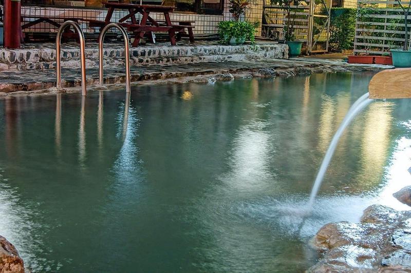 پانسیون Lei Zhiben Hot Spring