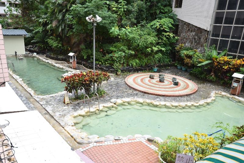 پانسیون Lei Zhiben Hot Spring