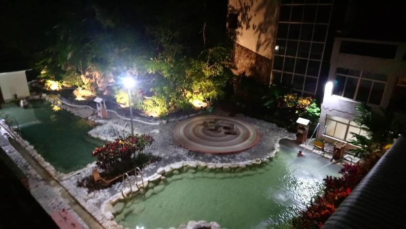 پانسیون Lei Zhiben Hot Spring