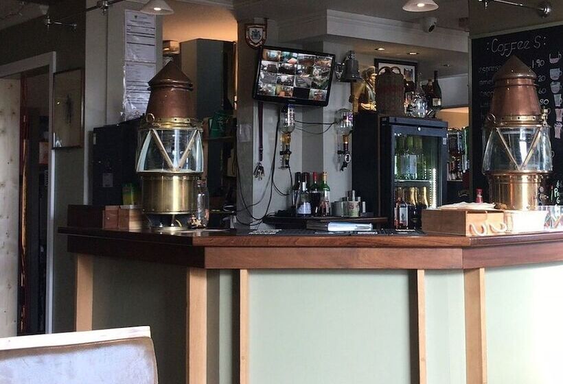 پانسیون The Jolly Sailor