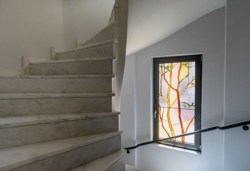 בית מלון כפרי Fos Downtown Suites