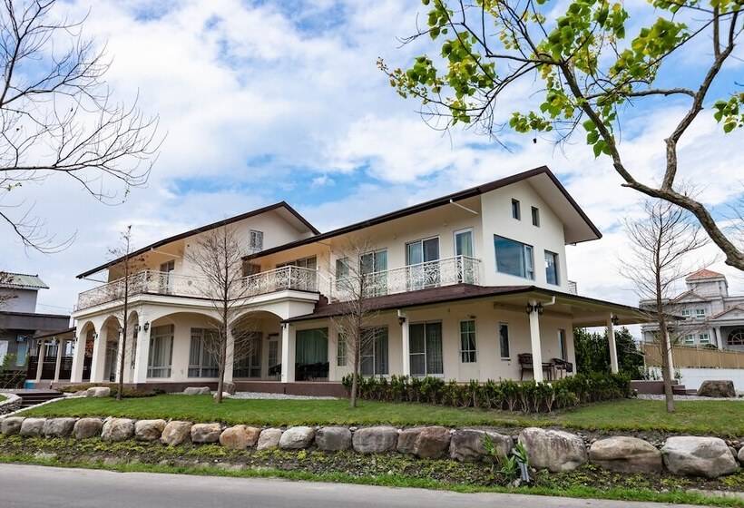 پانسیون Deja Vu B&b