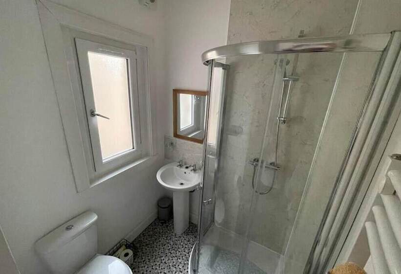 پانسیون Rosevale Bed & Breakfast