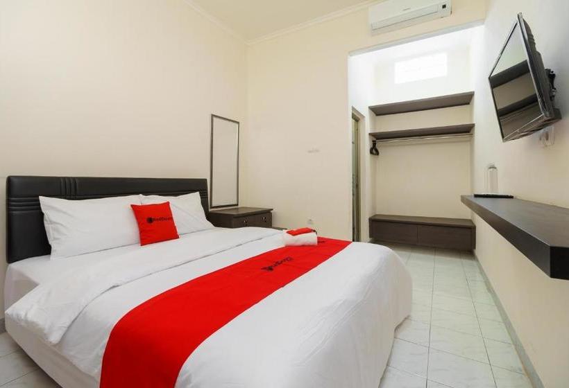 پانسیون Reddoorz@ Cangkring Street Cirebon