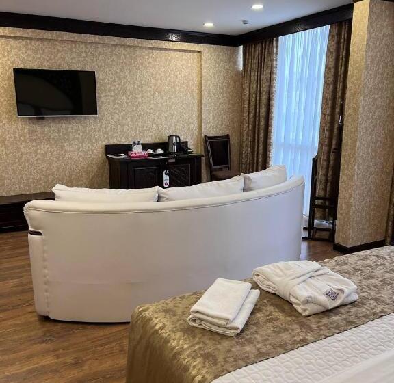 فندق Orient Star Varahsha