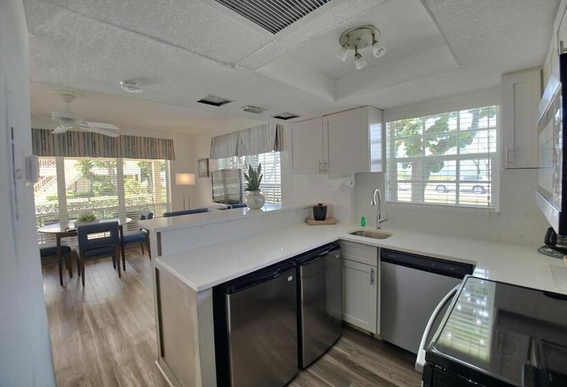 Dover House Resort