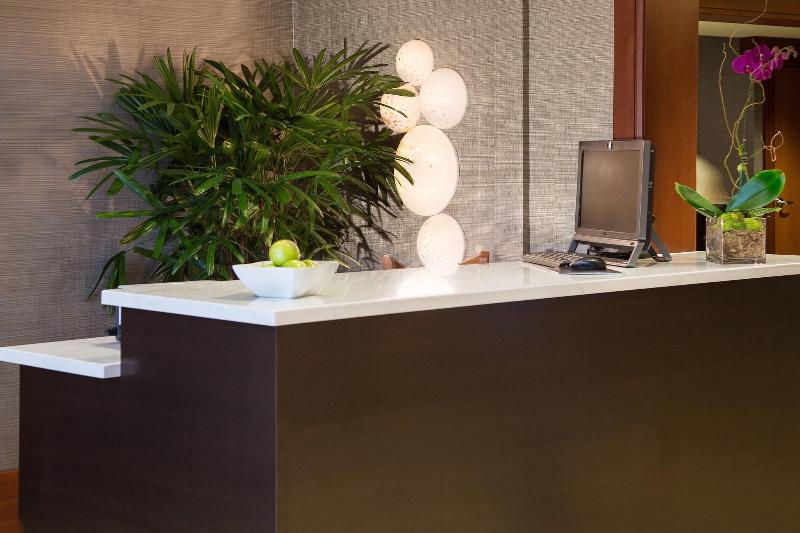 هتل Courtyard by Marriott Fort Lauderdale Beach