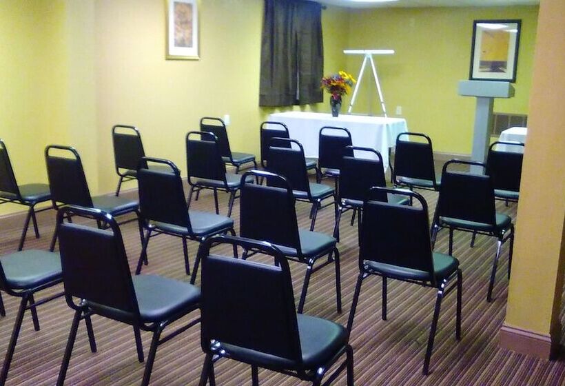 هتل Days Inn By Wyndham Cleveland Lakewood