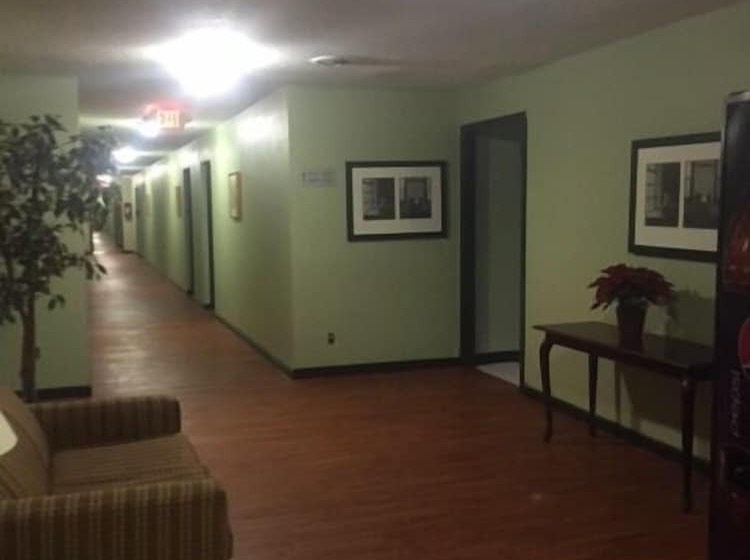 هتل Days Inn By Wyndham Cleveland Lakewood