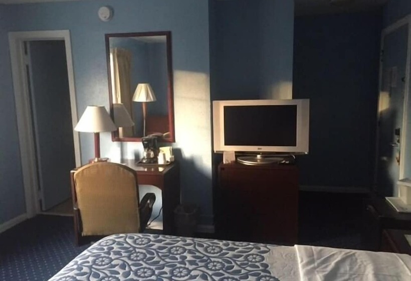 هتل Days Inn By Wyndham Cleveland Lakewood